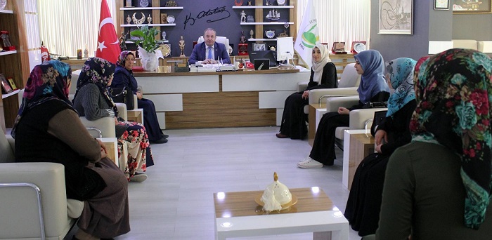 BAYANLAR ŞAHİNER'İ ZİYARET ETTİ (SERKAN ŞANSEVER/ÇORUM-İHA)