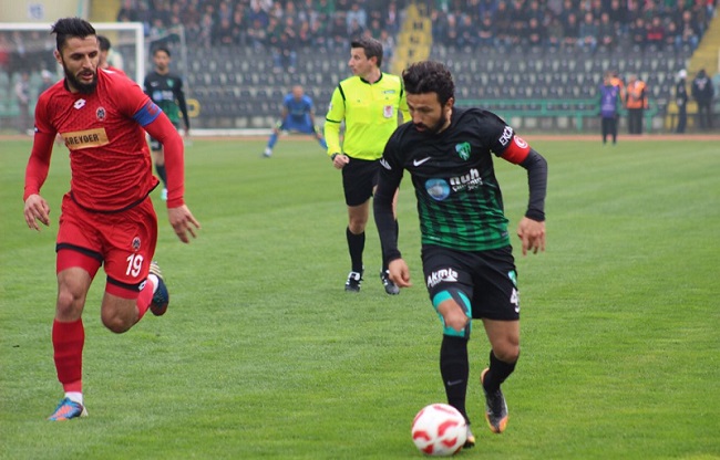 SPOR TOTO 3. LİG'DE MÜCADELE EDEN KOCAELİSPOR, SAHASINDA KARŞILAŞTIĞI ÇORUM BELEDİYESPOR'A 2-0 MAĞLUP OLDU. (İHA/KOCAELİ-İHA)