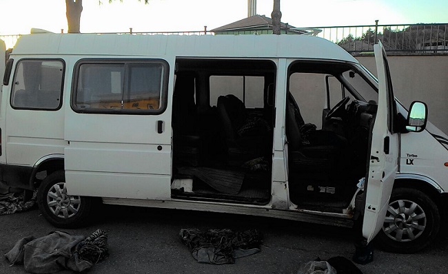 ÇORUM EMNİYET MÜDÜRLÜĞÜ KAÇAKÇILIK VE ORGANİZE SUÇLARLA MÜCADELE ŞUBE MÜDÜRLÜĞÜ EKİPLERİ TARAFINDAN OSMANCIK İLÇESİNDE DÜZENLENEN OPERASYONDA BİN 300 PAKET KAÇAK SİGARA ELE GEÇİRİLDİ. (SERKAN ŞANSEVER/ÇORUM-İHA)