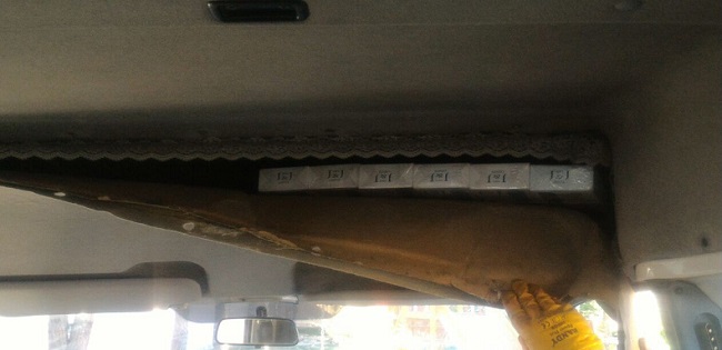 ÇORUM EMNİYET MÜDÜRLÜĞÜ KAÇAKÇILIK VE ORGANİZE SUÇLARLA MÜCADELE ŞUBE MÜDÜRLÜĞÜ EKİPLERİ TARAFINDAN OSMANCIK İLÇESİNDE DÜZENLENEN OPERASYONDA BİN 300 PAKET KAÇAK SİGARA ELE GEÇİRİLDİ. (SERKAN ŞANSEVER/ÇORUM-İHA)