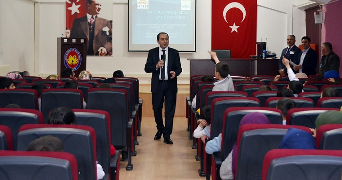 REKTÖR ÖĞRENCİLERLE BULUŞTU