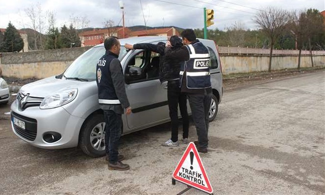 OKUL ÖNLERİNE SIKI EMNİYET TEDBİRİ