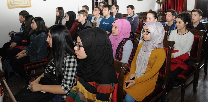 GENÇLERE SOSYAL MEDYA SEMİNERİ