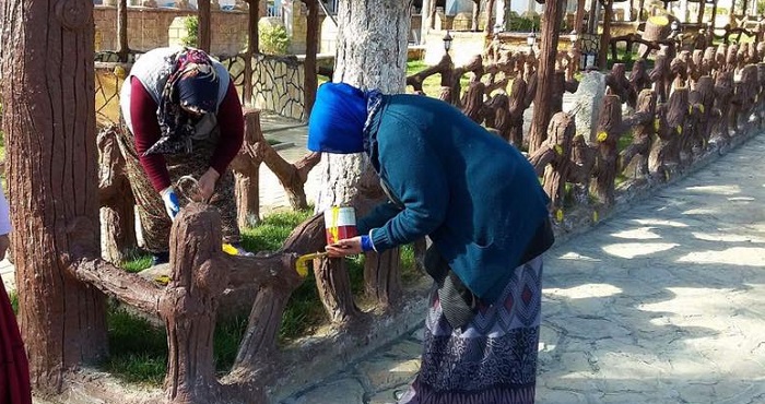 KADIN İŞÇİLER GÖREVE BAŞLADI