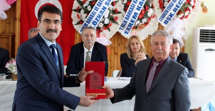 MEHMET HELVACI’YA BAŞARI PLAKETİ