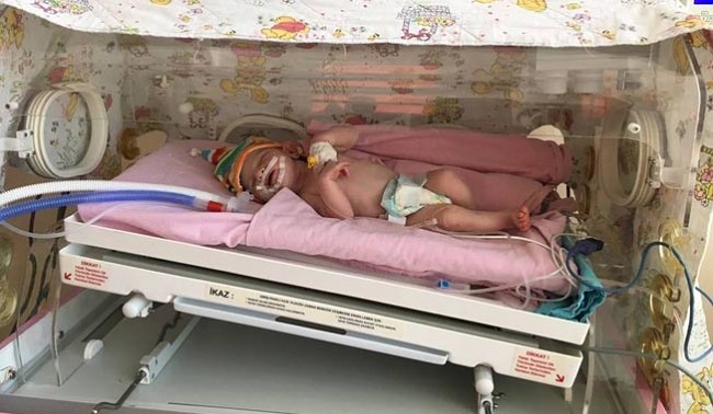 VİCDANSIZLAR BEBEĞİ SOKAĞA ATTI