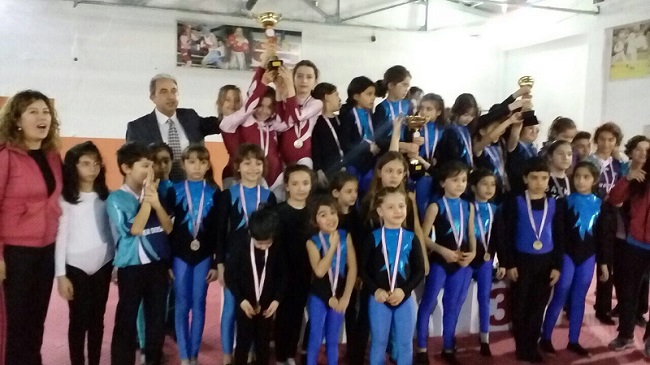 İSMAİL KAKAÇ’TA KUPA SEVİNCİ