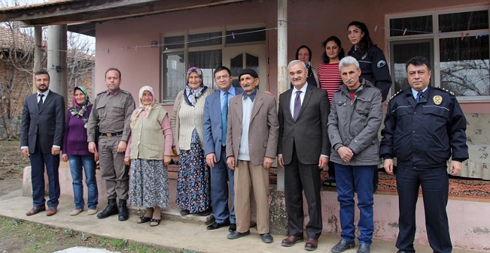 ŞEHİT AİLELERİNİ ZİYARET ETTİLER