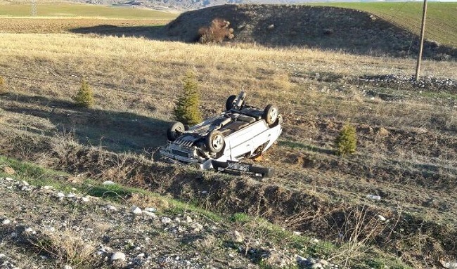 ÇORUM’DA OTOMOBİL TARLAYA UÇTU