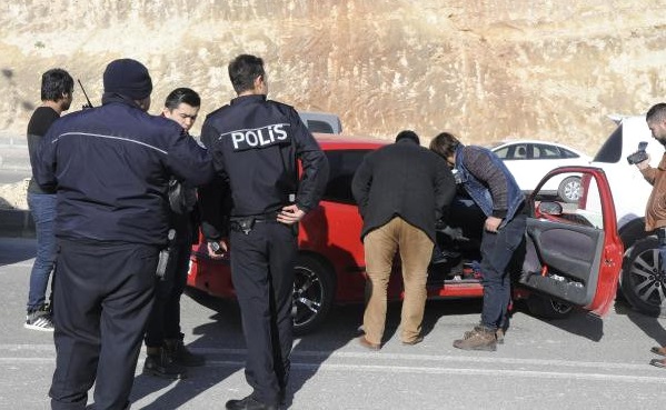 ŞÜPHELİ ŞAHIS POLİSİN ELİNDEN KAÇTI