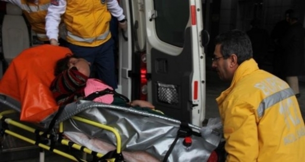 ZEHİRLENEN 4 KİŞİ HASTANELİK OLDU