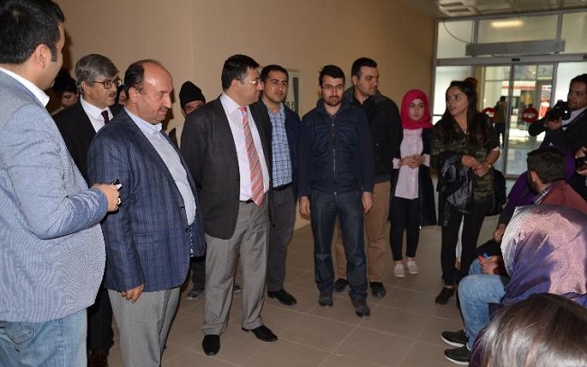 ÇORUM’UN OSMANCIK İLÇESİNDE 12 ÖĞRENCİ, YEDİKLERİ YEMEKTEN ZEHİRLENEREK HASTANEYE KALDIRILDILAR. (İSMAİL KABAKDERE/ÇORUM-İHA)