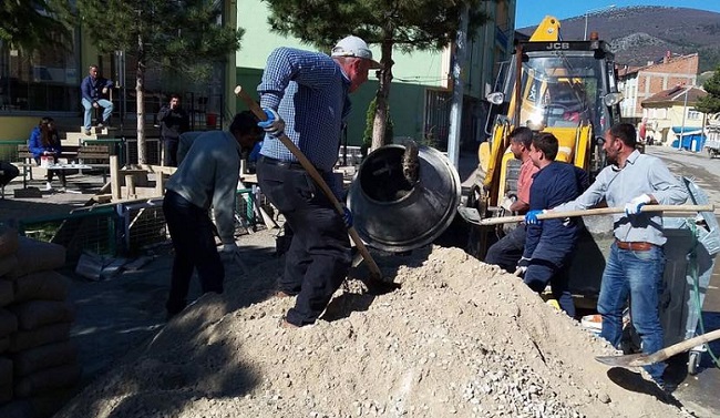 BAŞKAN İSBİR PARKA EL ATTI