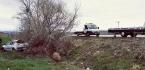OTOMOBİL TARLAYA UÇTU: 4 YARALI