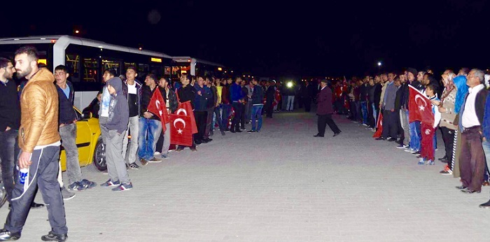 TUNCELİ'NİN PÜLÜMÜR İLÇESİNDE POLİS HELİKOPTERİNİN DÜŞMESİ SONUCU ŞEHİT OLAN JANDARMA ASTSUBAY KIDEMLİ ÇAVUŞ YAVUZ SELİM KARAMAN, ELAZIĞ'DA DÜZENLENEN TÖRENİN ARDINDAN HAVAYOLUYLA MERZİFON'A, BURADAN DA KARAYOLUYLA ÇORUM'UN SUNGURLU İLÇESİNE GETİRİLDİ. (SERKAN ŞANSEVER/ÇORUM-İHA)
