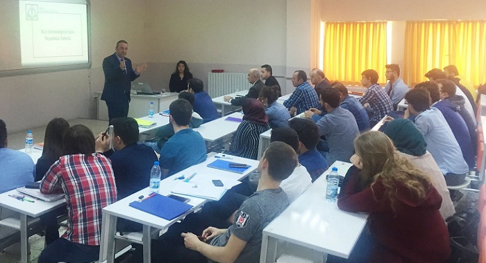MAKİNA MÜHENDİSLERİ ODASI(MMO) SAMSUN ŞUBESİ, HİTİT ÜNİVERSİTESİ MÜHENDİSLİK FAKÜLTESİ MAKİNE MÜHENDİSLİĞİ BÖLÜMÜ ÖĞRENCİLERİNE YÖNELİK MESLEK TANITIM TOPLANTISI DÜZENLEDİ. (İHA/ÇORUM-İHA)