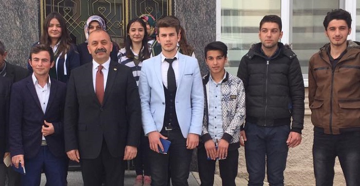 ÖĞRENCİLERDEN BAŞKAN İSBİR’E TEŞEKKÜR