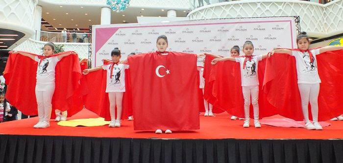 MİNİKLERDEN MUHTEŞEM GÖSTERİ