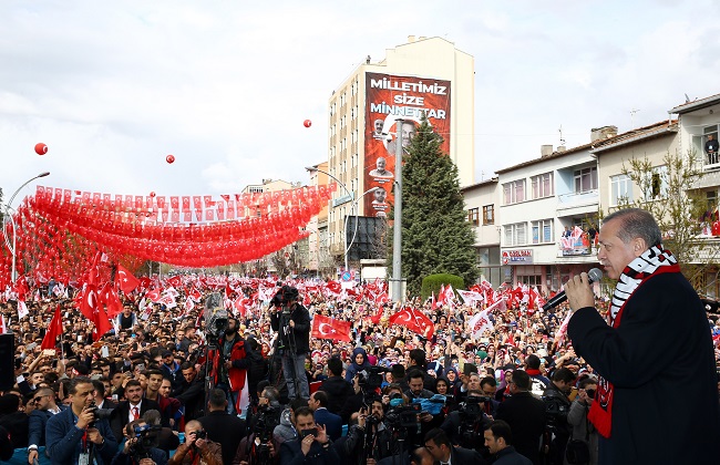 CUMHURBAŞKANI RECEP TAYYİP ERDOĞAN, EVET PLATFORMU TARAFINDAN ABİDE MEYDANI'NDA DÜZENLENEN "ÇORUM BULUŞMASI"NDA VATANDAŞLARA HİTAP ETTİ. (İHA/ÇORUM-İHA)
