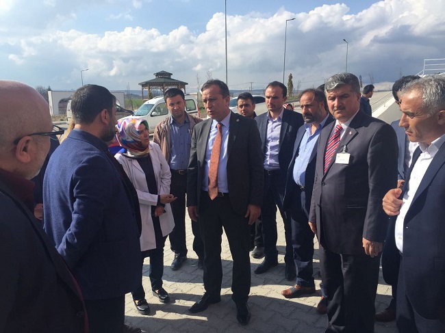 TOKAT’IN ZİLE İLÇESİNE GİDEN CUMHURBAŞKANI BAŞDANIŞMANI, ESKİ KÜLTÜR VE TURİZM BAKANI YALÇIN TOPÇU’NUN KONVOYUNDA BULUNAN POLİS ARACI KAZA YAPTI. YARALI POLİSLERİ AK PARTİ ÇORUM MİLLETVEKİLİ, TBMM TARIM, ORMAN VE KÖYİŞLERİ KOMİSYONU ÜYESİ AHMET SAMİ CEYLAN DA TEDAVİ GÖRDÜKLERİ HASTANEDE ZİYARET EDEREK GEÇMİŞ OLSUN DİLEĞİNDE BULUNDU. (İHA/ÇORUM-İHA)