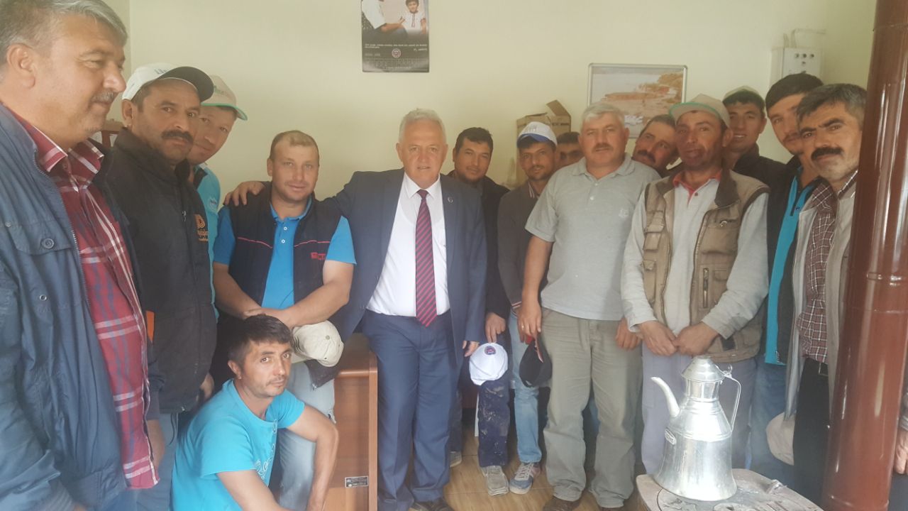 BAŞKAN İŞÇİLERİN YÜZÜNÜ GÜLDÜRDÜ