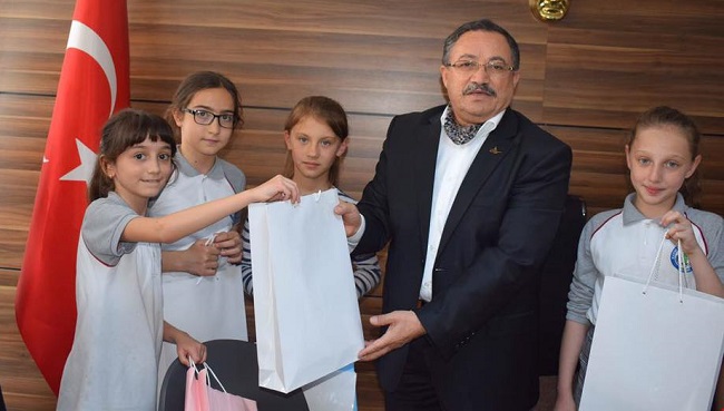 ESKİ BAŞKAN ÇORUMLULARI AĞIRLADI