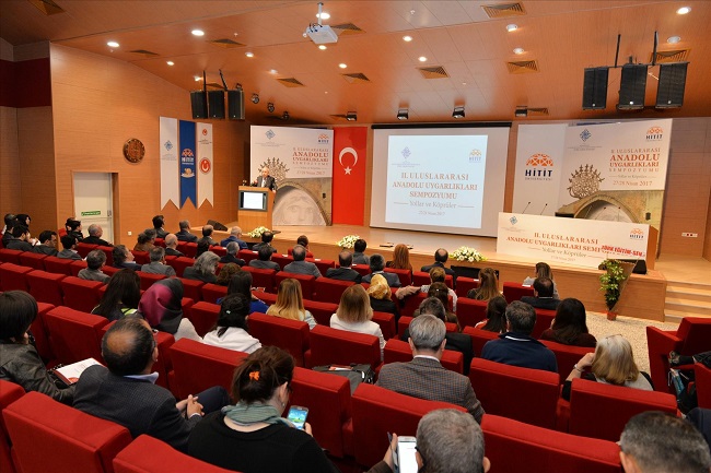 HİTİT ÜNİVERSİTESİ VE TÜRK TARİH KURUMU (TTK) İŞ BİRLİĞİNDE “II. ULUSLARARASI ANADOLU UYGARLIKLARI SEMPOZYUMU”, ‘YOLLAR VE KÖPRÜLER’ TEMASIYLA ÜNİVERSİTE MESLEK YÜKSEKOKULU ETHEM ERKOÇ KONFERANS SALONU'NDA GERÇEKLEŞTİRİLDİ (BÜLENT ÖZKALELİ/ÇORUM-İHA)