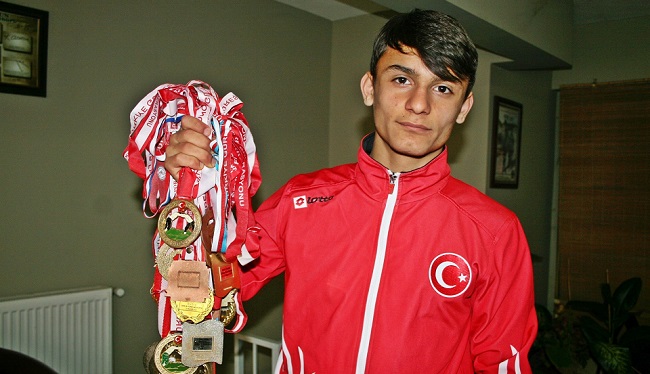 ÇORUMLU MADALYA REKORU KIRDI