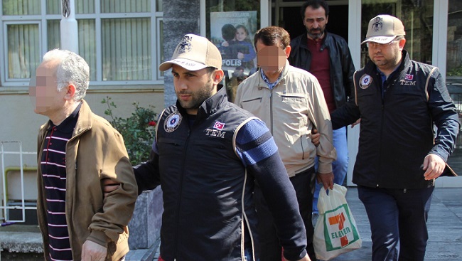SAMSUN POLİSİ TARAFINDAN FETÖ/PDY SORUŞTURMASI KAPSAMINDA GÖZALTINA ALINAN 4 ESKİ KAYMAKAM POLİSTEKİ SORGULANMASININ ARDINDAN SAMSUN ADLİYESİNE SEVK EDİLDİLER. (MUAMMER AY/SAMSUN-İHA)