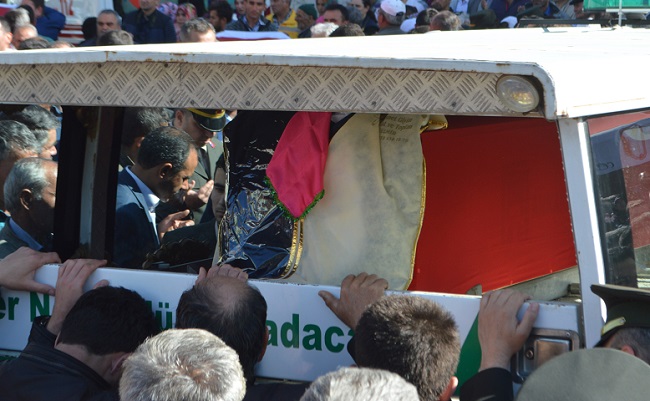 HAKKARİ'NİN ŞEMDİNLİ İLÇESİNDE MAYIN PATLAMASI SONUCU YARALANAN VE TEDAVİ GÖRDÜĞÜ HASTANEDE ŞEHİT OLAN JANDARMA UZMAN ÇAVUŞ MUSTAFA ÜNAL, SON KEZ BABA OCAĞINA GETİRİLDİ. (BÜLENT ÖZKALELİ - M. MUTTALİP YALÇIN/ÇORUM-İHA)