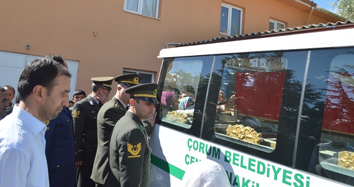 HAKKARİ'NİN ŞEMDİNLİ İLÇESİNDE MAYIN PATLAMASI SONUCU YARALANAN VE TEDAVİ GÖRDÜĞÜ HASTANEDE ŞEHİT OLAN JANDARMA UZMAN ÇAVUŞ MUSTAFA ÜNAL, SON KEZ BABA OCAĞINA GETİRİLDİ. (BÜLENT ÖZKALELİ - M. MUTTALİP YALÇIN/ÇORUM-İHA)