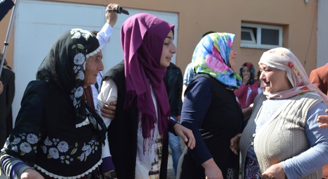 HAKKARİ'NİN ŞEMDİNLİ İLÇESİNDE MAYIN PATLAMASI SONUCU YARALANAN VE TEDAVİ GÖRDÜĞÜ HASTANEDE ŞEHİT OLAN JANDARMA UZMAN ÇAVUŞ MUSTAFA ÜNAL, SON KEZ BABA OCAĞINA GETİRİLDİ. (BÜLENT ÖZKALELİ - M. MUTTALİP YALÇIN/ÇORUM-İHA)