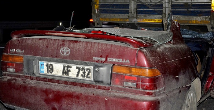 ÇORUM'UN SUNGURLU İLÇESİNDE MEYDANA GELEN TRAFİK KAZASINDA 1 KİŞİ HAYATINI KAYBEDERKEN, 3 KİŞİ DE YARALANDI. (SERKAN ŞANSEVER/ÇORUM-İHA)