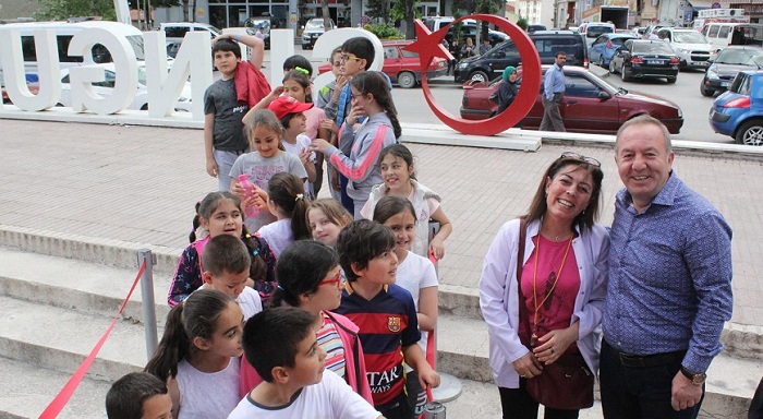 BAŞKAN ÖĞRENCİLERLE UÇUŞ HİSSİNİ YAŞADI (SERKAN ŞANSEVER/ÇORUM-İHA)