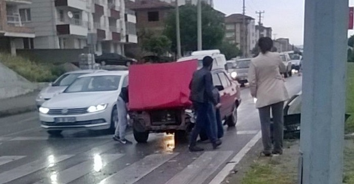 YAĞIŞLI HAVA KAZAYA SEBEP OLDU