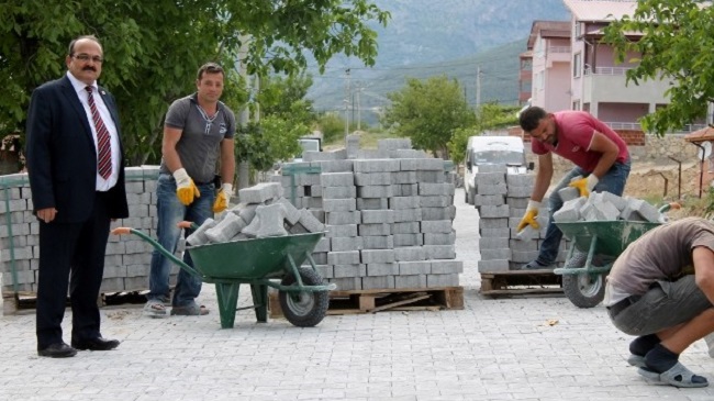 YOL ÇALIŞMALARINI YERİNDE İNCELEDİ