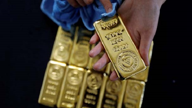A employee works on 1 kg. gold bars in Ahlatci Metal Refinery in the central Anatolian city of Corum, Turkey, May 11, 2017. Picture taken May 11, 2017. REUTERS/Umit Bektas