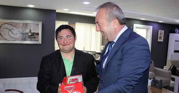 BAŞKANIN HEDİYESİ SEVİNDİRDİ