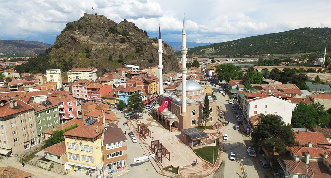 TARİHİ CAMİYİ VALİ İBADETE AÇTI