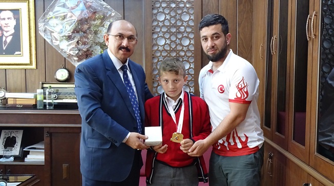 MİNDERDE TÜRKİYE ŞAMPİYONU OLDU