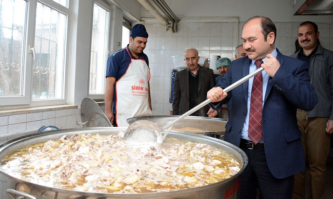 ALACA’DA 4500 KİŞİYE SICAK YEMEK