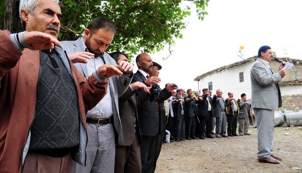 KAYMAKAM YAĞMUR DUASINA ÇIKTI