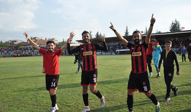 ÇORUM BELEDİYE FİNALE YÜRÜYOR