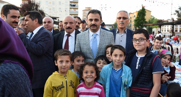 GÜLABİBEY İFTARINA 6 BİN KİŞİ KATILDI