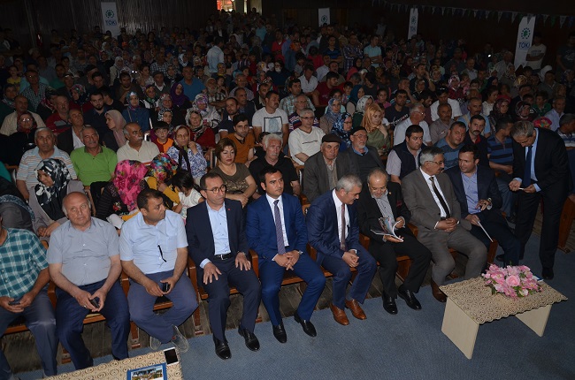 BAŞBAKANLIK TOPLU KONUT İDARESİ TARAFINDAN OSMANCIK İLÇESİNE YAPTIRILAN 198 KONUTUN HAK SAHİPLERİNE TESLİM EDİLİRKEN, ŞENYURT MAHALLESİNE YAPILACAK OLAN 138 KONUT İÇİN KURA ÇEKİLEREK HAK SAHİPLERİ BELİRLENDİ. (M. MUTTALİP YALÇIN/ÇORUM-İHA)