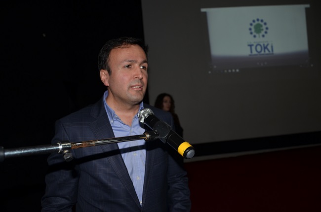 BAŞBAKANLIK TOPLU KONUT İDARESİ TARAFINDAN OSMANCIK İLÇESİNE YAPTIRILAN 198 KONUTUN HAK SAHİPLERİNE TESLİM EDİLİRKEN, ŞENYURT MAHALLESİNE YAPILACAK OLAN 138 KONUT İÇİN KURA ÇEKİLEREK HAK SAHİPLERİ BELİRLENDİ. (M. MUTTALİP YALÇIN/ÇORUM-İHA)