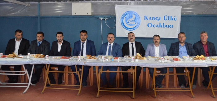 KARGI ÜLKÜ OCAKLARI AÇILIŞIN ARDINDAN İFTAR YEMEĞİ PROGRAMI DÜZENLEDİ(TURAN OZAN ACAR/ÇORUM-İHA) (TURAN OZAN ACAR/ÇORUM-İHA)