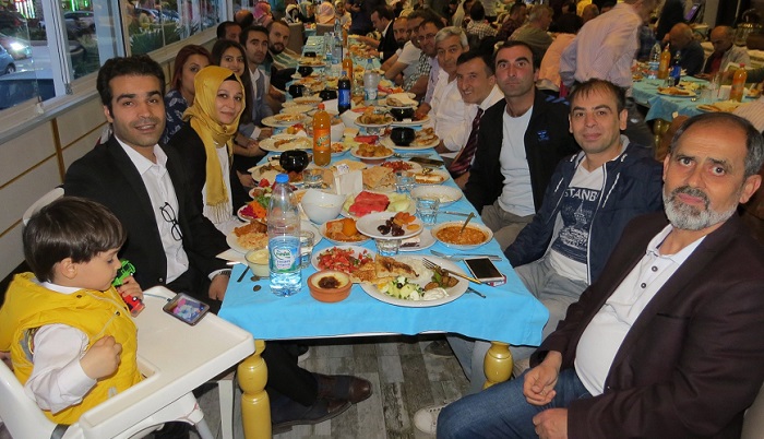GAZETECİLER İFTARDA BİR ARAYA GELDİ