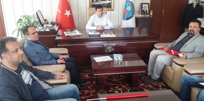 TÜRK EĞİTİM SEN OSMANCIK ŞUBE BAŞKANI MUSTAFA YUNUS POTUK, BATMAN’IN KOZLUK İLÇESİNDE DÜZENLENEN HAİN SALDIRIDA ŞEHİT OLAN MÜZİK ÖĞRETMENİ ŞENAY AYBÜKE YALÇIN’IN ADININ ŞEHİDİN MEMLEKETİ OLAN ÇORUM’UN OSMANCIK İLÇESİNDE DE BİR OKULA VERİLMESİNİ İSTEDİ. (İSMAİL KABAKDERE/ÇORUM-İHA)