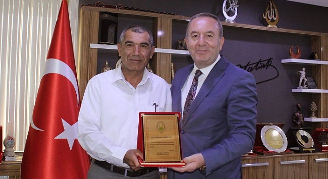 BAŞKAN DUYARLI ŞOFÖRÜ ÖDÜLLENDİRDİ